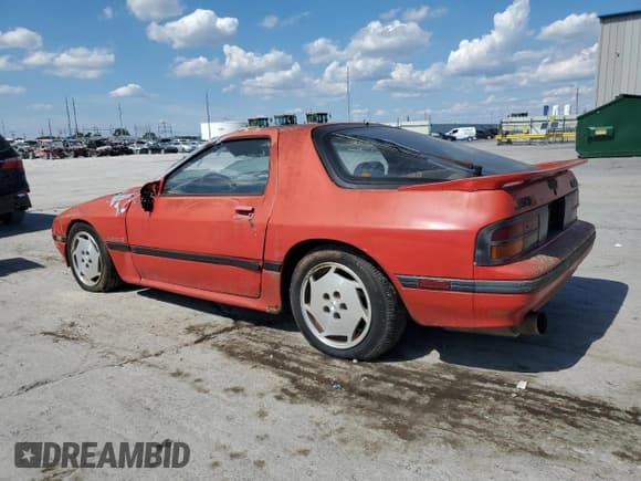 ✅ 1988 Mazda RX-7 • VIN: JM1FC332XJ0626673 • Lot: 81485225. Wystawiony na Copart z przebiegiem 158 461 mil. Bezpłatny archiwum sprzedaży aukcyjnych z USA i szczegółowy raport historii pojazdu na DreamBid. Zdjęcie 2.