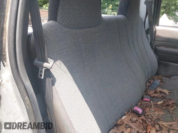 ✅ 2000 Chevrolet S-10 LS • VIN: 1GCCS1456YK204305 • Лот: 42619543. Опубликован ранее на IAAI с пробегом Не указан. Бесплатный доступ к архиву аукционных продаж из США и подробный отчёт об истории автомобиля на DreamBid. Изображение 8.