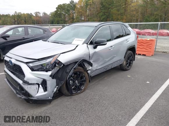 ✅ 2024 Toyota RAV4 Hybrid XSE • VIN: 2T3E6RFV6RW063723 • Lot: 43498363. Wystawiony na IAAI z przebiegiem 10 317 mil. Bezpłatny archiwum sprzedaży aukcyjnych z USA i szczegółowy raport historii pojazdu na DreamBid. Zdjęcie 2.