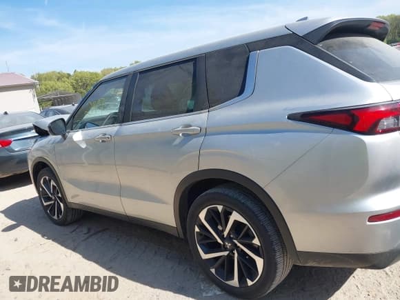 ✅ 2022 Mitsubishi Outlander ES • VIN: JA4J4TA88NZ032612 • Лот: 42232147. Опубликован ранее на IAAI с пробегом 96 562 миль. Бесплатный доступ к архиву аукционных продаж из США и подробный отчёт об истории автомобиля на DreamBid. Изображение 14.