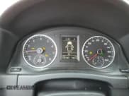 ✅ 2012 Volkswagen Tiguan S • VIN: WVGBV7AX8CW087884 • Лот: 90077175. Опубликован ранее на Copart с пробегом 147 397 миль. Бесплатный доступ к архиву аукционных продаж из США и подробный отчёт об истории автомобиля на DreamBid. Изображение 9.