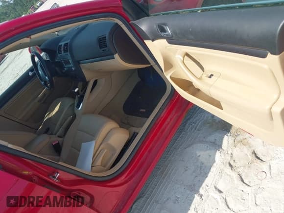 ✅ 2008 Volkswagen Jetta SE • VIN: 3VWRZ71K28M005034 • Lot: 42615440. Wystawiony na IAAI z przebiegiem 147 620 mil. Bezpłatny archiwum sprzedaży aukcyjnych z USA i szczegółowy raport historii pojazdu na DreamBid. Zdjęcie 5.