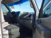 ✅ 2018 Nissan NV Cargo S • VIN: 1N6BF0KM6JN800780 • Lot: 42304093. Wystawiony na IAAI z przebiegiem 113 557 mil. Bezpłatny archiwum sprzedaży aukcyjnych z USA i szczegółowy raport historii pojazdu na DreamBid. Zdjęcie 5.