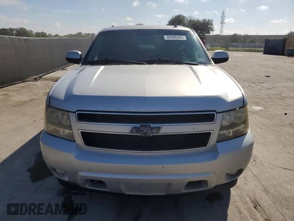 2010 Chevrolet Suburban LT z VIN 1GNUKJE36AR231624, wystawiony jako Copart lot #84595965 z przebiegiem 318 317 mil mil oraz Szkoda całkowita • Salvage title. Historia ofert i sprzedaży dostępna na DreamBid. Obrazek 5.