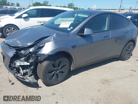 ✅ 2024 Tesla Model Y Long Range • VIN: 7SAYGAEE3RF153644 • Lot: 41932624. Wystawiony na IAAI z przebiegiem Nie podano. Bezpłatny archiwum sprzedaży aukcyjnych z USA i szczegółowy raport historii pojazdu na DreamBid. Zdjęcie 19.