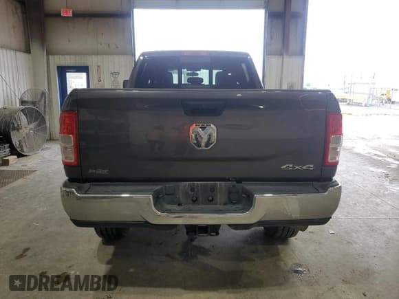✅ 2024 Ram 2500 Tradesman • VIN: 3C6UR5CL1RG327453 • Lot: 52016565. Wystawiony na Copart z przebiegiem 17 723 mil. Bezpłatny archiwum sprzedaży aukcyjnych z USA i szczegółowy raport historii pojazdu na DreamBid. Zdjęcie 6.