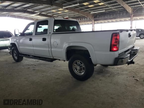 ✅ 2006 Chevrolet Silverado 2500HD LT2 • VIN: 1GCHK23U06F154978 • Lot: 80367745. Wystawiony na Copart z przebiegiem 135 173 mil. Bezpłatny archiwum sprzedaży aukcyjnych z USA i szczegółowy raport historii pojazdu na DreamBid. Zdjęcie 2.