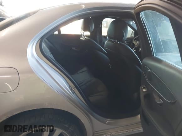 ✅ 2021 Mercedes-Benz C 300 • VIN: W1KWF8EB6MR646927 • Lot: 41645450. Wystawiony na IAAI z przebiegiem 53 464 mil. Bezpłatny archiwum sprzedaży aukcyjnych z USA i szczegółowy raport historii pojazdu na DreamBid. Zdjęcie 8.