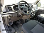 ✅ 2024 Ford Transit Cargo • VIN: 1FTBR1Y8XRKB03474 • Lot: 63350915. Wystawiony na Copart z przebiegiem 13 098 mil. Bezpłatny archiwum sprzedaży aukcyjnych z USA i szczegółowy raport historii pojazdu na DreamBid. Zdjęcie 8.