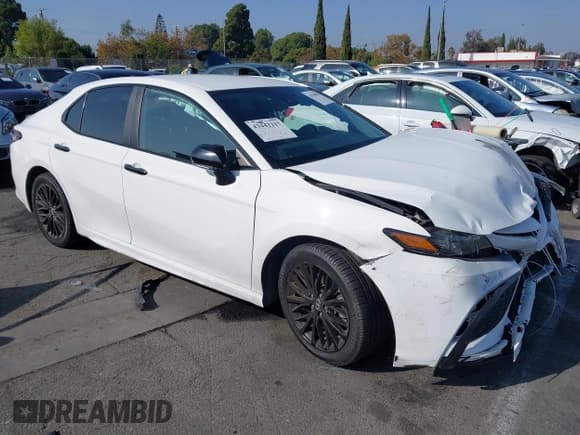 ✅ 2021 Toyota Camry SE Nightshade • VIN: 4T1T11AK1MU410283 • Лот: 43550893. Опубликован ранее на IAAI с пробегом 50 919 миль. Бесплатный доступ к архиву аукционных продаж из США и подробный отчёт об истории автомобиля на DreamBid. Изображение 1.