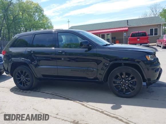 ✅ 2019 Jeep Grand Cherokee Upland • VIN: 1C4RJFAG9KC841044 • Lot: 42233619. Listed on IAAI with 42,283 mi. Free auction sales archive from the USA and detailed vehicle history report at DreamBid. Image 13.