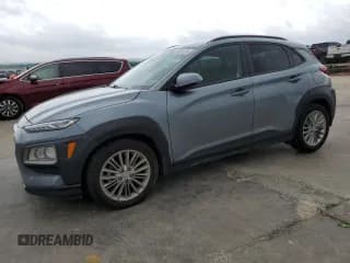 ✅ 2021 Hyundai Kona SEL Plus • VIN: KM8K62AA7MU657141 • Лот: 53815304. Опубликован ранее на Copart с пробегом 44 324 миль. Бесплатный доступ к архиву аукционных продаж из США и подробный отчёт об истории автомобиля на DreamBid. Изображение 1.