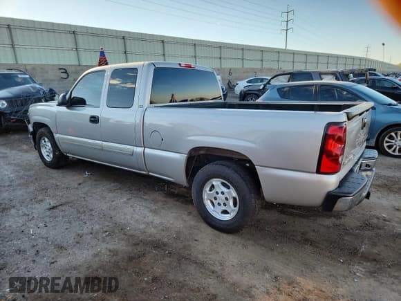 ✅ 2004 Chevrolet Silverado 1500 LS • VIN: 2GCEC19TX41125601 • Lot: 81934505. Listed on Copart with 115,745 mi. Free auction sales archive from the USA and detailed vehicle history report at DreamBid. Image 2.
