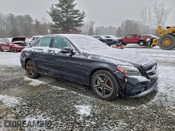 ✅ 2019 Mercedes-Benz C 300 • VIN: 55SWF8EB2KU300630 • Lot: 91860695. Wystawiony na Copart z przebiegiem 92 299 mil. Bezpłatny archiwum sprzedaży aukcyjnych z USA i szczegółowy raport historii pojazdu na DreamBid. Zdjęcie 4.