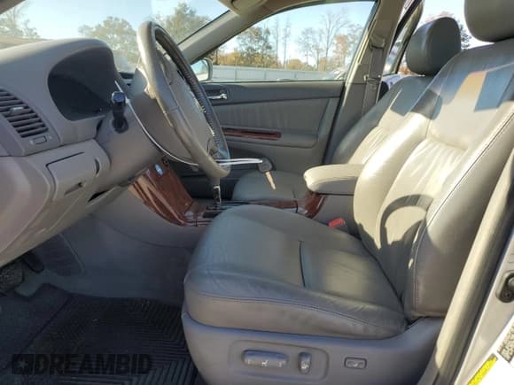 ✅ 2005 Toyota Camry LE • VIN: 4T1BE32K95U942196 • Lot: 92033235. Listed on Copart with 295,187 mi. Free auction sales archive from the USA and detailed vehicle history report at DreamBid. Image 7.