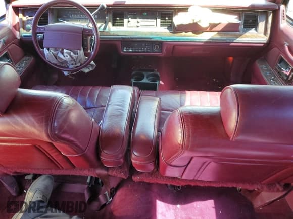 ✅ 1992 Lincoln Town Car Executive • VIN: 1LNLM81W9NY703247 • Lot: 68267014. Listed on Copart with 58,853 mi. Free auction sales archive from the USA and detailed vehicle history report at DreamBid. Image 8.