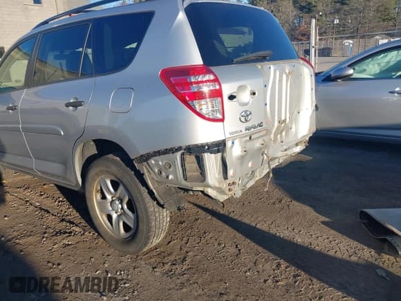 ✅ 2010 Toyota RAV4 • VIN: JTMZF4DV5A5030375 • Лот: 43761095. Опубликован ранее на IAAI с пробегом 169 650 миль. Бесплатный доступ к архиву аукционных продаж из США и подробный отчёт об истории автомобиля на DreamBid. Изображение 6.