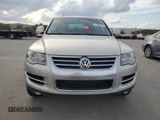 ✅ 2008 Volkswagen Touareg • VIN: WVGCB77L88D044229 • Lot: 77589194. Wystawiony na Copart z przebiegiem 88 391 mil. Bezpłatny archiwum sprzedaży aukcyjnych z USA i szczegółowy raport historii pojazdu na DreamBid. Zdjęcie 5.