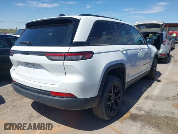 ✅ 2024 Jeep Grand Cherokee Laredo • VIN: 1C4RJHAG2RC109117 • Lot: 42867099. Listed on IAAI with 33,157 mi. Free auction sales archive from the USA and detailed vehicle history report at DreamBid. Image 4.