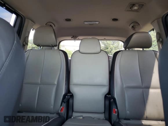 ✅ 2018 Kia Sedona EX • VIN: KNDMC5C14J6396913 • Lot: 63844905. Wystawiony na Copart z przebiegiem 116 084 mil. Bezpłatny archiwum sprzedaży aukcyjnych z USA i szczegółowy raport historii pojazdu na DreamBid. Zdjęcie 10.