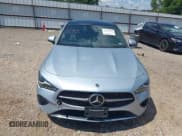 ✅ 2025 Mercedes-Benz CLA 250 • VIN: W1K5J4HB3SN519913 • Лот: 42520142. Опубликован ранее на IAAI с пробегом 23 439 миль. Бесплатный доступ к архиву аукционных продаж из США и подробный отчёт об истории автомобиля на DreamBid. Изображение 13.