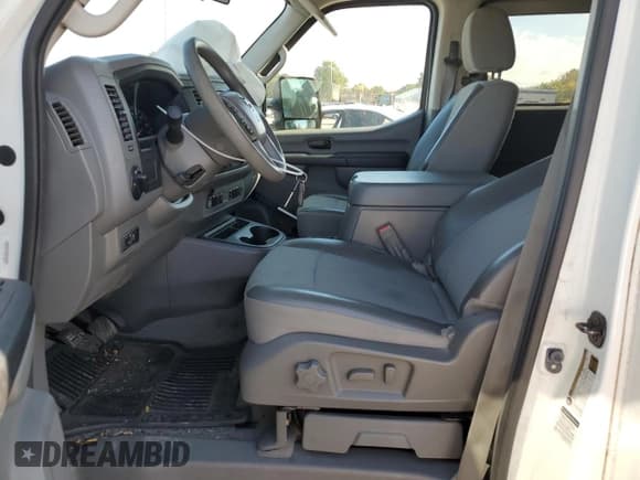 ✅ 2014 Nissan NV SL • VIN: 5BZAF0AA6EN160534 • Lot: 84215714. Wystawiony na Copart z przebiegiem 253 722 mil. Bezpłatny archiwum sprzedaży aukcyjnych z USA i szczegółowy raport historii pojazdu na DreamBid. Zdjęcie 7.