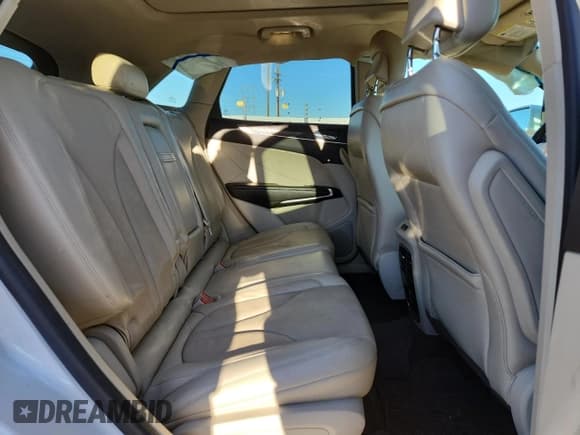 ✅ 2019 Lincoln MKC Reserve • VIN: 5LMCJ3D97KUL42621 • Lot: 87449555. Wystawiony na Copart z przebiegiem 88 704 mil. Bezpłatny archiwum sprzedaży aukcyjnych z USA i szczegółowy raport historii pojazdu na DreamBid. Zdjęcie 11.