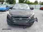 2017 Hyundai Tucson SE z VIN KM8J23A48HU262124, wystawiony jako Copart lot #80371885 z przebiegiem 160 361 mil mil oraz Szkoda całkowita • Salvage title. Historia ofert i sprzedaży dostępna na DreamBid. Obrazek 5.