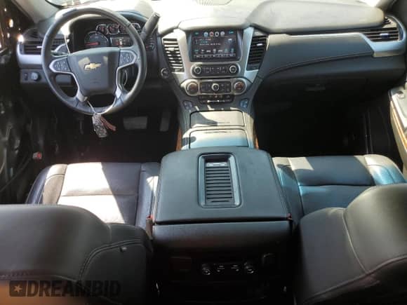 2017 Chevrolet Suburban Premier z VIN 1GNSKJKC1HR176313, wystawiony jako Copart lot #70220104 z przebiegiem 94 654 mil mil oraz Czysty tytuł • Clean title. Historia ofert i sprzedaży dostępna na DreamBid. Obrazek 8.