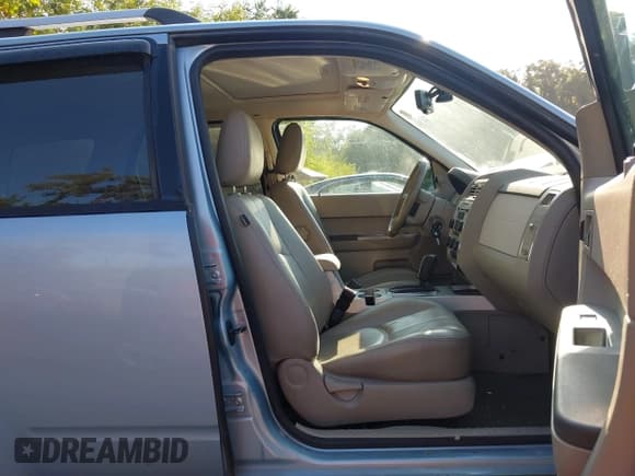 ✅ 2008 Mercury Mariner Premier • VIN: 4M2CU87128KJ15756 • Lot: 43119812. Wystawiony na IAAI z przebiegiem 160 318 mil. Bezpłatny archiwum sprzedaży aukcyjnych z USA i szczegółowy raport historii pojazdu na DreamBid. Zdjęcie 5.