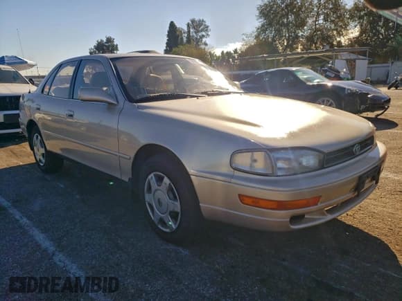 ✅ 1993 Toyota Camry • VIN: 4T1VK12E6PU092762 • Lot: 97033375. Wystawiony na Copart z przebiegiem 100 708 mil. Bezpłatny archiwum sprzedaży aukcyjnych z USA i szczegółowy raport historii pojazdu na DreamBid. Zdjęcie 4.