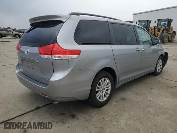 ✅ 2014 Toyota Sienna XLE • VIN: 5TDYK3DCXES406553 • Lot: 91645545. Listed on Copart with 45,437 mi. Free auction sales archive from the USA and detailed vehicle history report at DreamBid. Image 3.