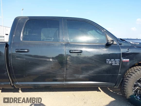 ✅ 2019 Ram 1500 SLT • VIN: 1C6RR6TT6KS690468 • Лот: 43208376. Опубликован ранее на IAAI с пробегом 177 104 миль. Бесплатный доступ к архиву аукционных продаж из США и подробный отчёт об истории автомобиля на DreamBid. Изображение 13.