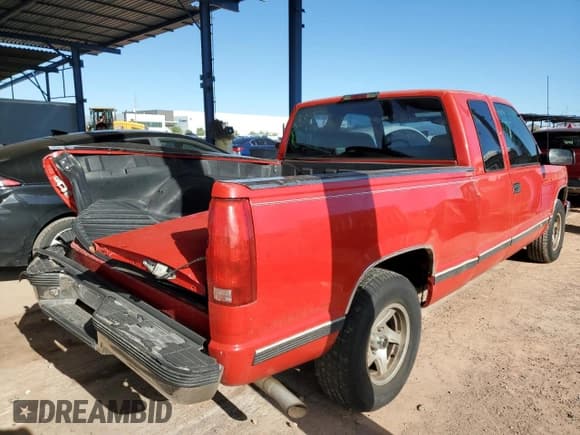 ✅ 1997 Chevrolet Silverado 1500 • VIN: 1GCEC19R8VE176874 • Lot: 71159735. Wystawiony na Copart z przebiegiem 195 845 mil. Bezpłatny archiwum sprzedaży aukcyjnych z USA i szczegółowy raport historii pojazdu na DreamBid. Zdjęcie 3.