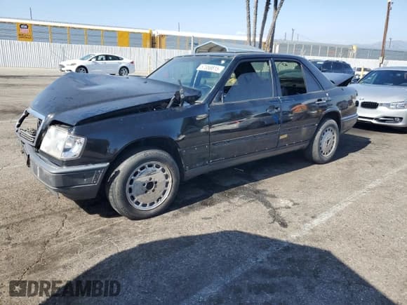 ✅ 1994 Mercedes-Benz E 320 • VIN: WDBEA32E6RC039814 • Лот: 57358815. Опубликован ранее на Copart с пробегом 227 110 миль. Бесплатный доступ к архиву аукционных продаж из США и подробный отчёт об истории автомобиля на DreamBid. Изображение 1.
