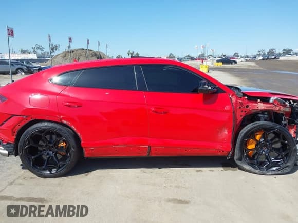 ✅ 2024 Lamborghini Urus Performante • VIN: ZPBUC3ZL6RLA29238 • Lot: 41966435. Listed on IAAI with 6,927 mi. Free auction sales archive from the USA and detailed vehicle history report at DreamBid. Image 14.