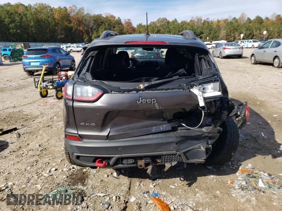 ✅ 2020 Jeep Cherokee Trailhawk • VIN: 1C4PJMBX3LD523040 • Lot: 91228075. Listed on Copart with 108,598 mi. Free auction sales archive from the USA and detailed vehicle history report at DreamBid. Image 6.