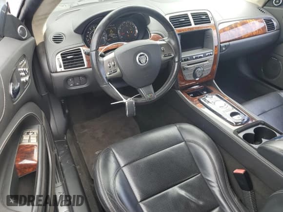 ✅ 2011 Jaguar XK XKR • VIN: SAJWA4EC3BMB39153 • Лот: 47630675. Опубликован ранее на Copart с пробегом 66 861 миль. Бесплатный доступ к архиву аукционных продаж из США и подробный отчёт об истории автомобиля на DreamBid. Изображение 8.