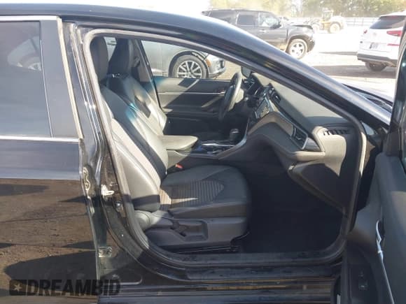 ✅ 2019 Toyota Camry SE • VIN: 4T1B11HK2KU793875 • Лот: 43680269. Опубликован ранее на IAAI с пробегом 101 093 миль. Бесплатный доступ к архиву аукционных продаж из США и подробный отчёт об истории автомобиля на DreamBid. Изображение 5.