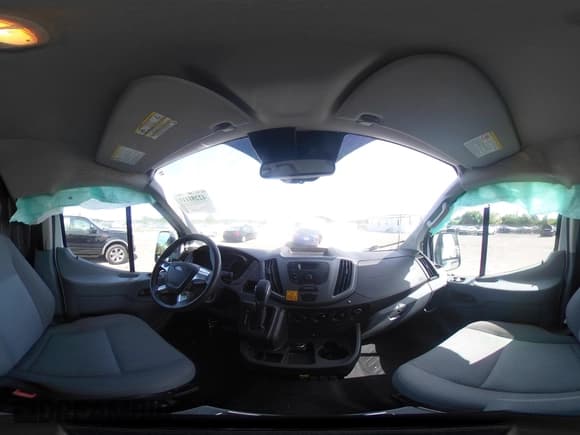 ✅ 2018 Ford Transit • VIN: 1FTYR2YM3JKB17637 • Lot: 42281111. Wystawiony na IAAI z przebiegiem 140 894 mil. Bezpłatny archiwum sprzedaży aukcyjnych z USA i szczegółowy raport historii pojazdu na DreamBid. Zdjęcie 18.