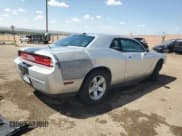 ✅ 2010 Dodge Challenger SE • VIN: 2B3CJ4DV1AH282963 • Lot: 69782404. Wystawiony na Copart z przebiegiem 85 618 mil. Bezpłatny archiwum sprzedaży aukcyjnych z USA i szczegółowy raport historii pojazdu na DreamBid. Zdjęcie 3.
