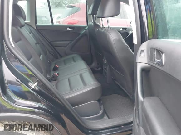 ✅ 2014 Volkswagen Tiguan S • VIN: WVGBV3AX5EW512425 • Lot: 43754178. Listed on IAAI with 157,539 mi. Free auction sales archive from the USA and detailed vehicle history report at DreamBid. Image 8.