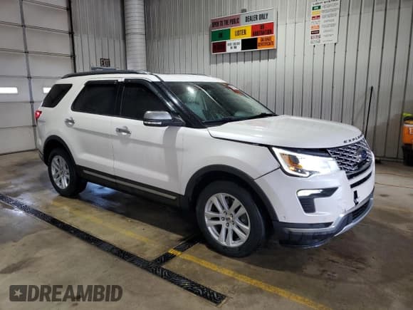 ✅ 2019 Ford Explorer Platinum • VIN: 1FM5K8HT4KGA74766 • Lot: 84027855. Listed on Copart with 98,656 mi. Free auction sales archive from the USA and detailed vehicle history report at DreamBid. Image 4.