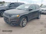 ✅ 2018 Jeep Compass Latitude • VIN: 3C4NJDBB2JT155243 • Лот: 43305317. Опубликован ранее на IAAI с пробегом 65 919 миль. Бесплатный доступ к архиву аукционных продаж из США и подробный отчёт об истории автомобиля на DreamBid. Изображение 2.