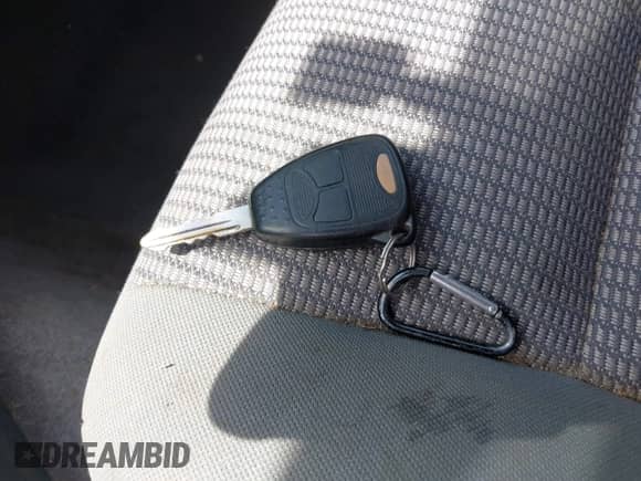 2007 Dodge Dakota SLT with VIN 1D7HW48K87S270838, listed as a IAAI auction lot 42150101 with 225,761 mi miles and . Bid and sale history available at DreamBid. Image 11.