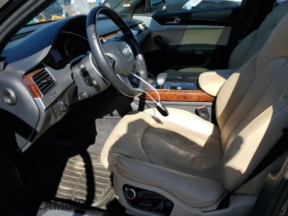 ✅ 2011 Audi A8 • VIN: WAUAVAFD5BN023881 • Lot: 85327595. Wystawiony na Copart z przebiegiem 69 873 mil. Bezpłatny archiwum sprzedaży aukcyjnych z USA i szczegółowy raport historii pojazdu na DreamBid. Zdjęcie 7.