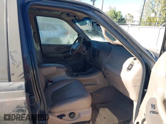 ✅ 1998 Ford Expedition XLT • VIN: 1FMPU18L2WLB70290 • Lot: 43480601. Wystawiony na IAAI z przebiegiem 145 154 mil. Bezpłatny archiwum sprzedaży aukcyjnych z USA i szczegółowy raport historii pojazdu na DreamBid. Zdjęcie 5.