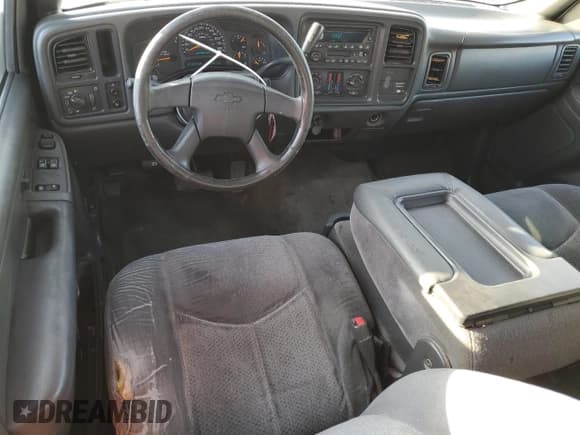 ✅ 2004 Chevrolet Silverado 1500 LS • VIN: 2GCEC19V641244585 • Лот: 77169744. Опубликован ранее на Copart с пробегом 371 936 миль. Бесплатный доступ к архиву аукционных продаж из США и подробный отчёт об истории автомобиля на DreamBid. Изображение 8.