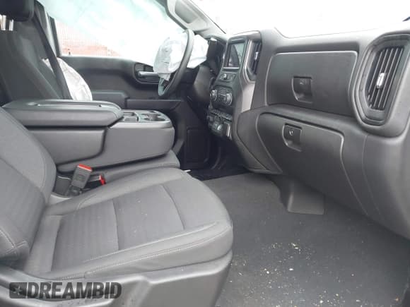 ✅ 2023 Chevrolet Silverado 1500 Custom Trail Boss • VIN: 3GCPDCEK7PG279547 • Lot: 41872652. Wystawiony na IAAI z przebiegiem 17 677 mil. Bezpłatny archiwum sprzedaży aukcyjnych z USA i szczegółowy raport historii pojazdu na DreamBid. Zdjęcie 5.