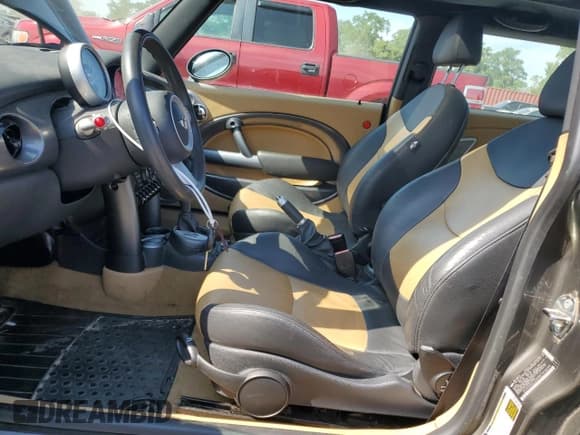 ✅ 2006 MINI Hardtop • VIN: WMWRC33596TK16599 • Lot: 87360405. Wystawiony na Copart z przebiegiem 68 986 mil. Bezpłatny archiwum sprzedaży aukcyjnych z USA i szczegółowy raport historii pojazdu na DreamBid. Zdjęcie 7.